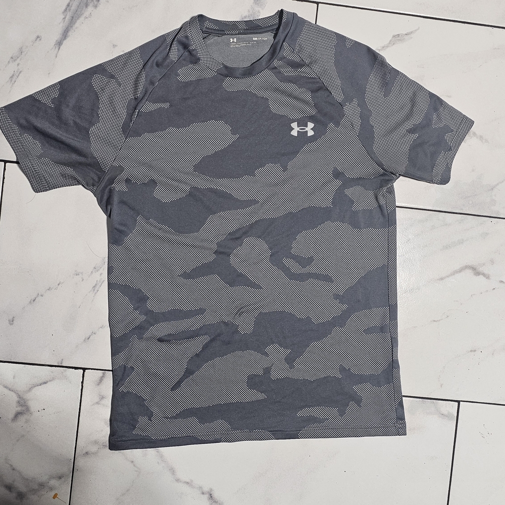 Under Armour Men's Dark Gray Camo Tee